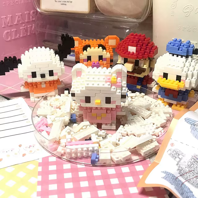 Hello Kitty Mini Building Bricks Figure – 146 Pieces DIY Micro Block Set | Cute Kawaii Desk Decor & Gift